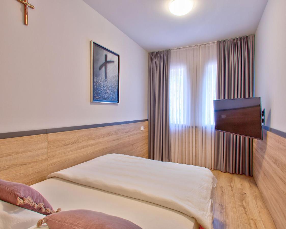 Hotel Dompes Мостар Экстерьер фото