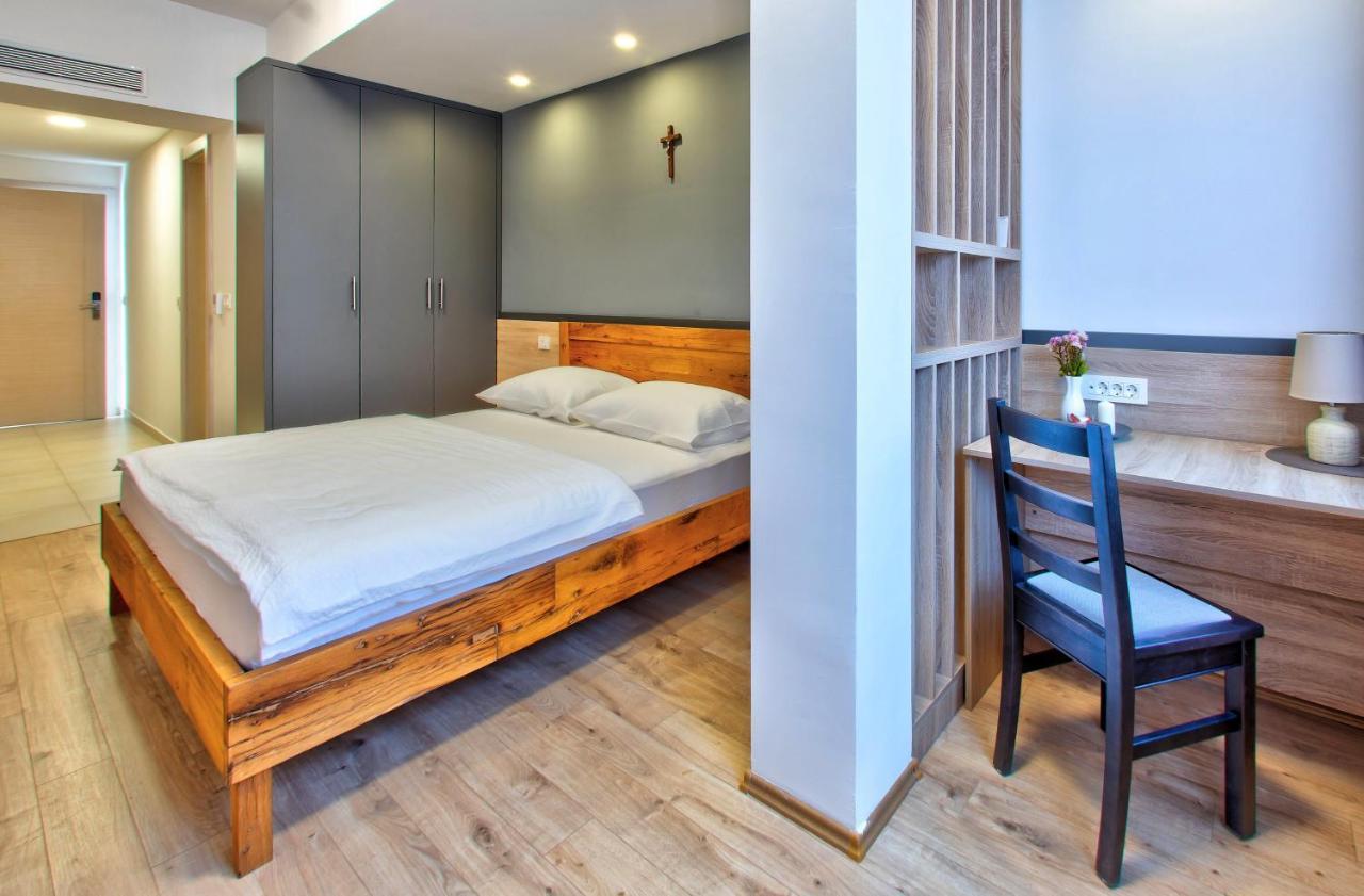 Hotel Dompes Мостар Экстерьер фото